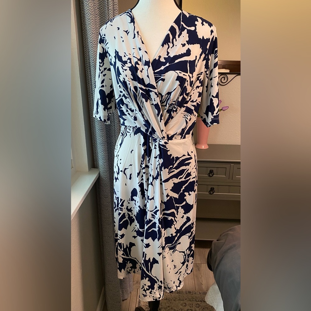 Adrianna Papell Navy & White Faux Wrap, Draped Waist, Work Dress - Size Medium